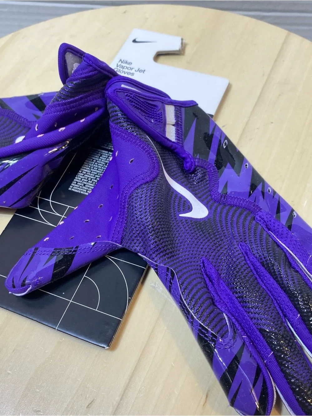 Nike Vapor Jet Women’s Football Gloves Purple/Black Size L Brand New With Tags
